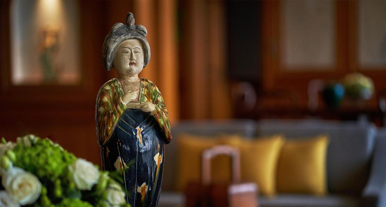 Artyzen Grand Lapa Macau Hotel Exterior foto A figure of a Chinese lady